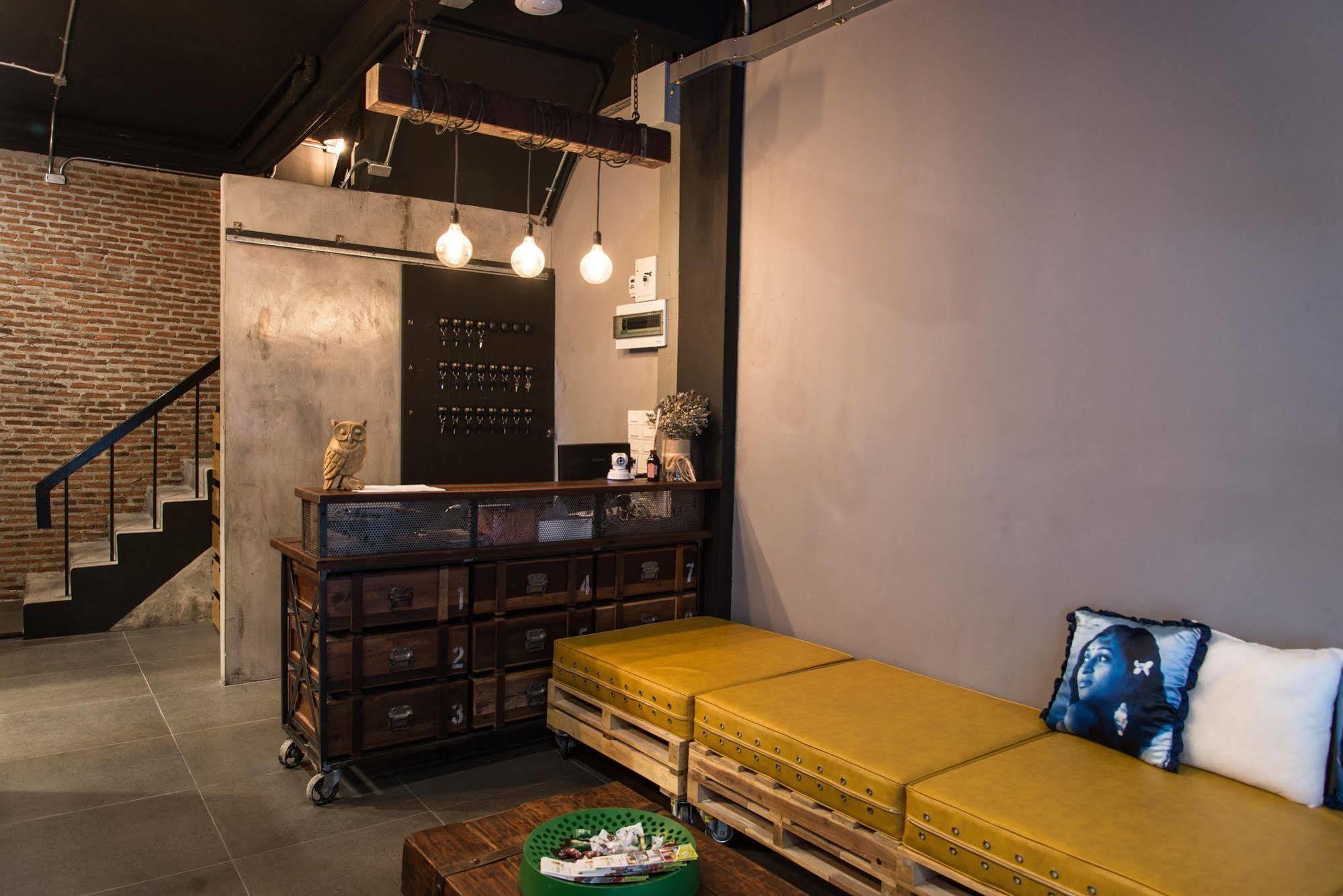 Nap@Pan Hostel Silom Bangkok Exteriör bild
